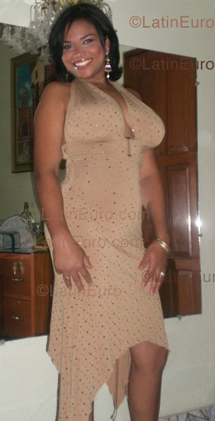 Date this hard body Dominican Republic girl Carmen from Santiago N-260