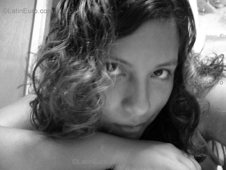 Date this tall Peru girl Rosa from Trujillo N-306