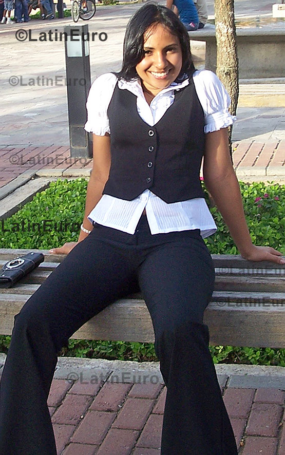 Date this attractive Honduras girl Mirian from  N-491