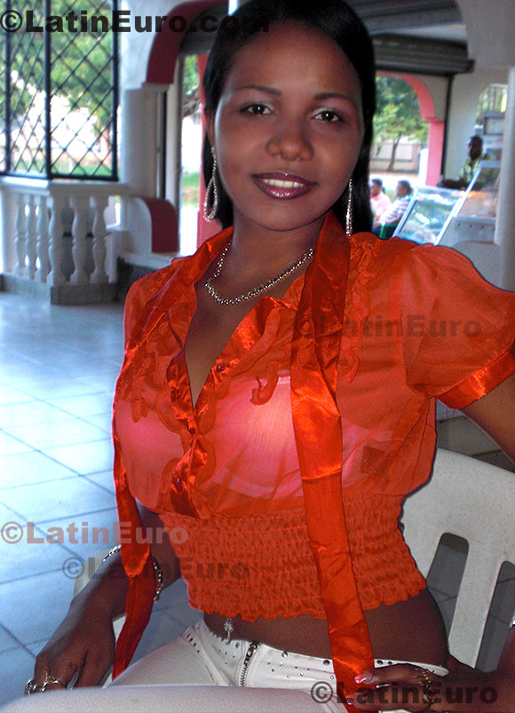 Date this athletic Dominican Republic girl Fifa from Juan Dolio N-874