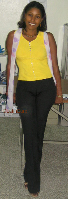 Date this delightful Dominican Republic girl Santa from Barahona N1543