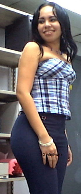 Date this nice looking Honduras girl Jennina from San Pedro Sula N1702