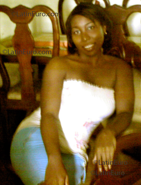 Date this beautiful Dominican Republic girl Natalia from Santo Domingo N186