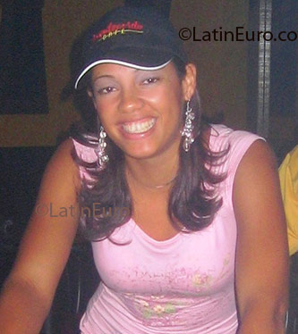 Date this nice looking Dominican Republic girl Susan from Punta Cana N204