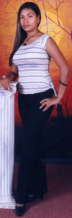 Date this happy Honduras girl Claudia from La Ceiba N2548