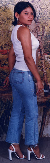 Date this hot Honduras girl Luz from  N3095