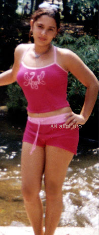 Date this athletic Honduras girl Bessy from  N3411