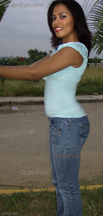 Date this pretty Dominican Republic girl Michele from Santo Domingo N304