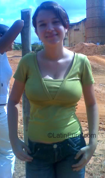 Date this charming Brazil girl Priscila from Governador Valadares BR51