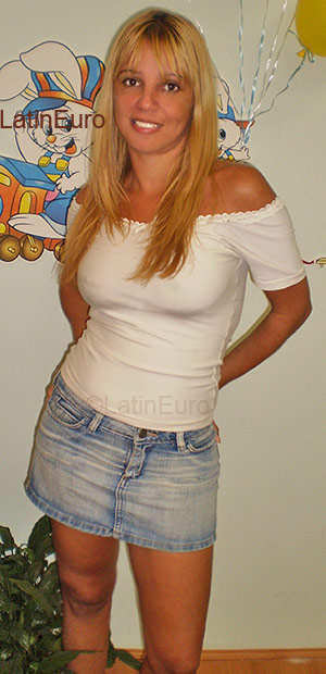 Date this hot Brazil girl Vania from Rio De Janeiro BR81