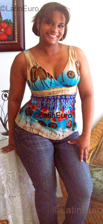 Date this attractive Dominican Republic girl Natalia from Santo Domingo DO67