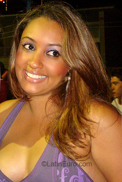 Date this athletic Brazil girl Phryscylah from Ribeirao Preto BR94