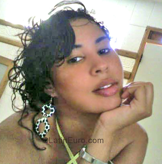 Date this charming Dominican Republic girl Diana Maria from Cotui DO120