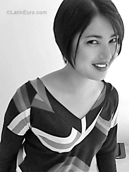 Date this athletic Brazil girl Simone from Sao Paulo BR165