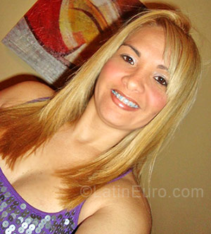 Date this happy Brazil girl Carla from RIO DE JANEIRO BR166
