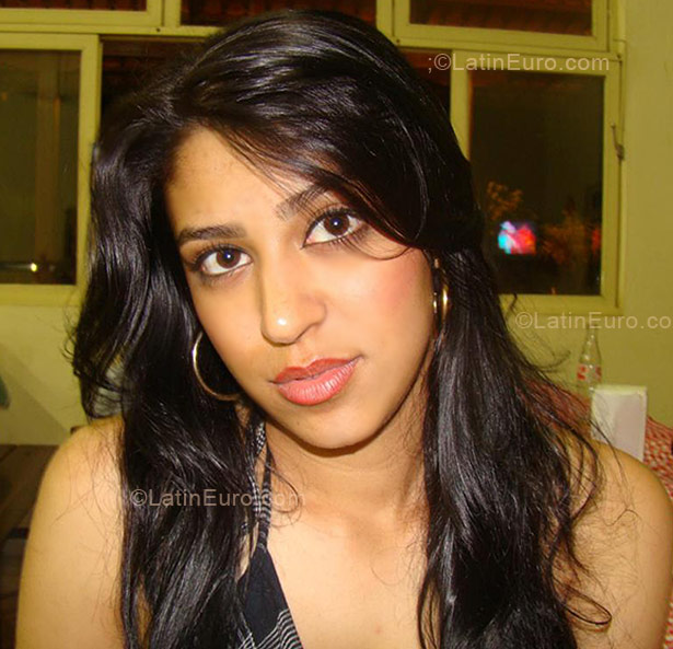 Date this hot Brazil girl Janaina from Belo Horizonte BR236