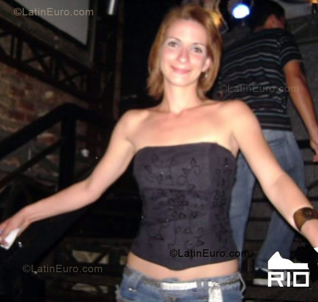 Date this nice looking Brazil girl Vanessa from Rio De Janeiro BR300