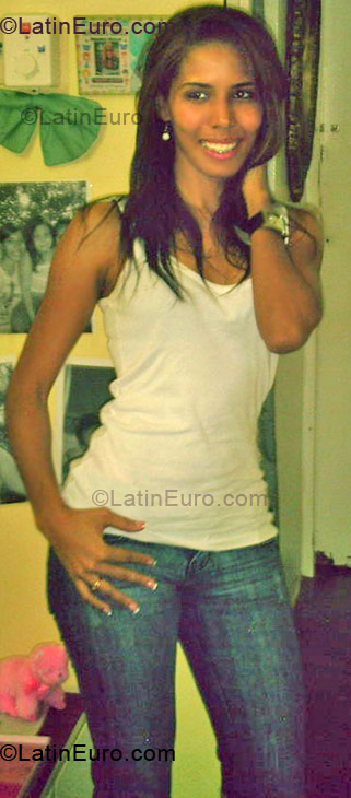 Date this athletic Dominican Republic girl Elizabeth from Santiago DO214