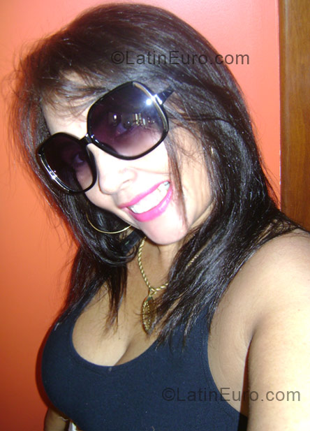 Date this attractive Brazil girl Aniger from Vitoria BR327