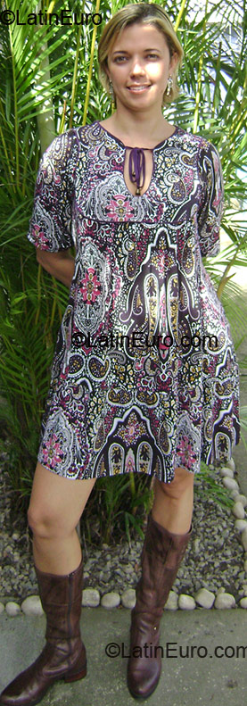 Date this funny Brazil girl Alesandra from Rio De Janeiro BR367