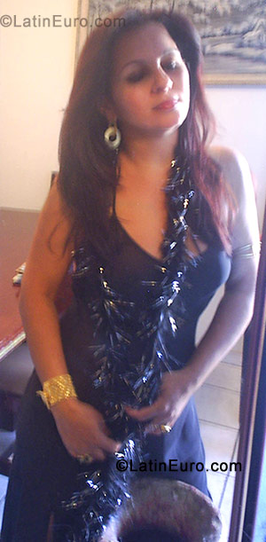 Date this nice looking Brazil girl Gislaine from Goiania BR439