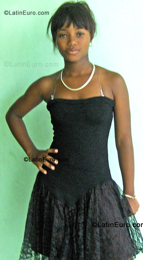 Date this exotic Dominican Republic girl Anaisabel from San Cristobal DO340