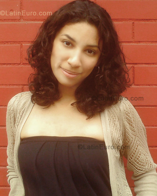 Date this happy Brazil girl Ana Carolina from Rio De Janeiro BR474