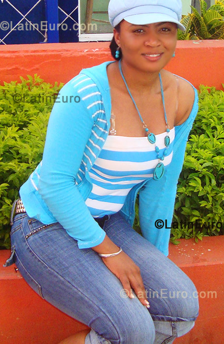 Date this attractive Dominican Republic girl Rosa Iris from Santo Domingo DO350