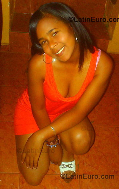 Date this pretty Dominican Republic girl Liliana Maria from Santiago DO406