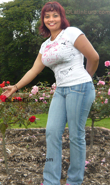 Date this lovely Colombia girl Nubeluz from Bogota CO409