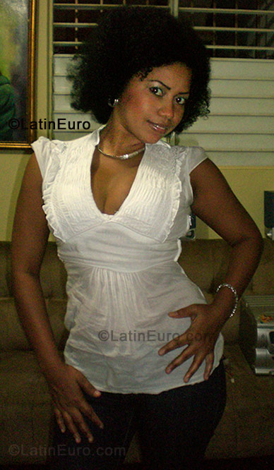 Date this foxy Dominican Republic girl Madeline from Santiago DO501