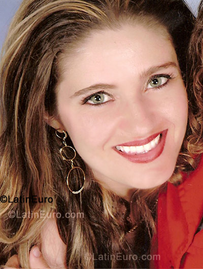 Date this foxy Brazil girl Romara from Curitiba BR704