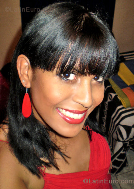 Date this voluptuous Brazil girl Myrella from Bariri BR717