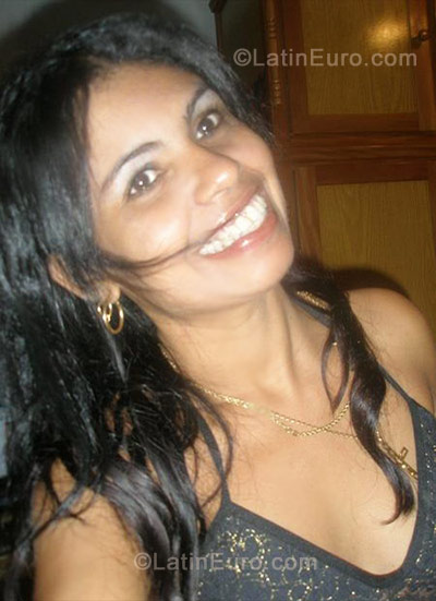 Date this passionate Brazil girl Alle from Goias BR753