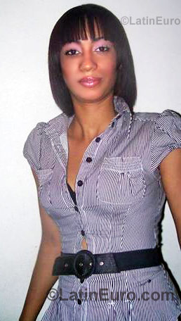 Date this nice looking Dominican Republic girl Adelaida from  DO648