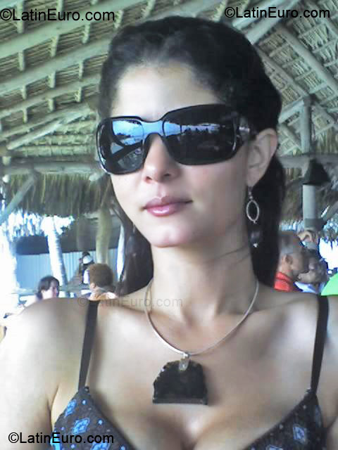 Date this foxy Dominican Republic girl Maria Juliana from Santo Domingo DO654