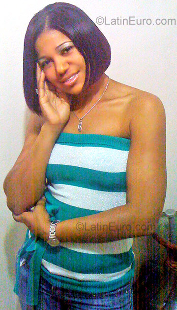 Date this sultry Dominican Republic girl Yoselin from Santo Domingo DO694