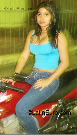 Date this charming Brazil girl Gessica from Goiania BR1072