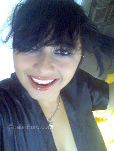 Date this attractive Brazil girl Priscila from Salvador BR1084