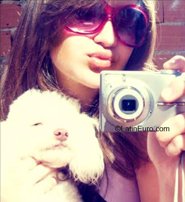 Date this funny Brazil girl Laura from Paraiso BR1103