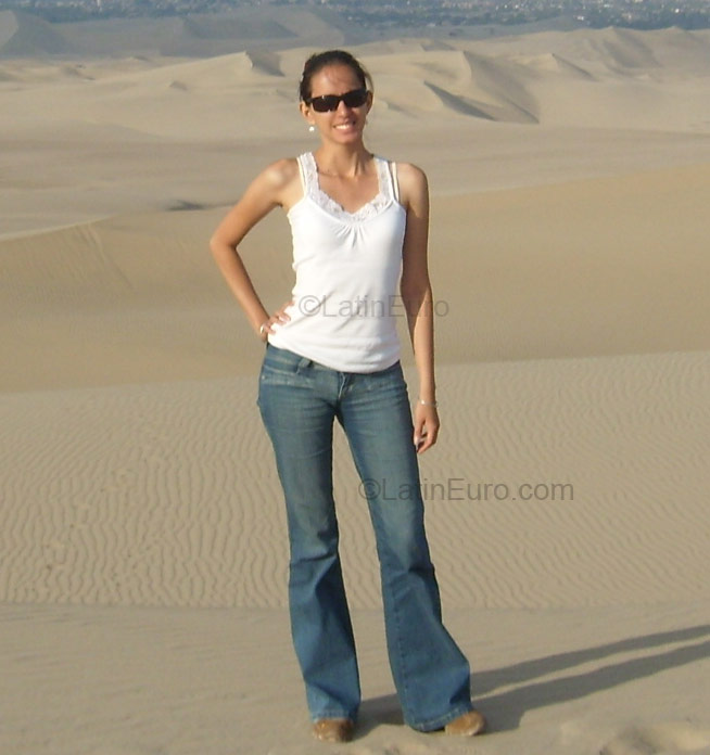 Date this athletic Peru girl Cecilia from  PE91