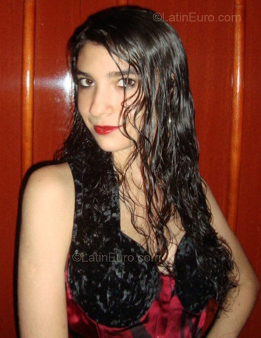 Date this cute Brazil girl Vanessa from Rio De Janeiro BR1147