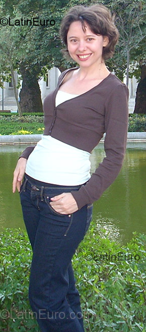 Date this lovely Portugal girl Ainavide from Porto PT11