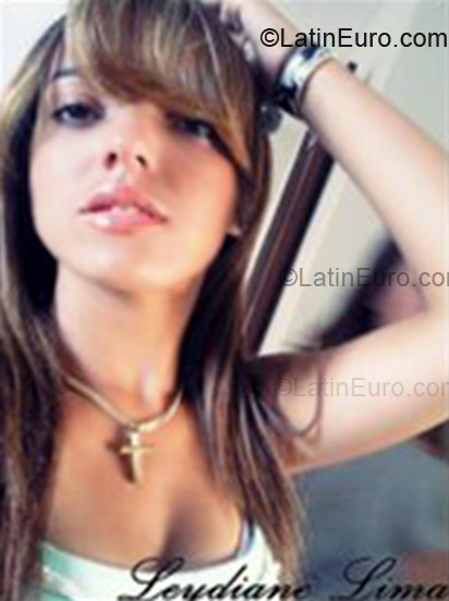 Date this voluptuous Brazil girl Leydiane from Maceio BR1368