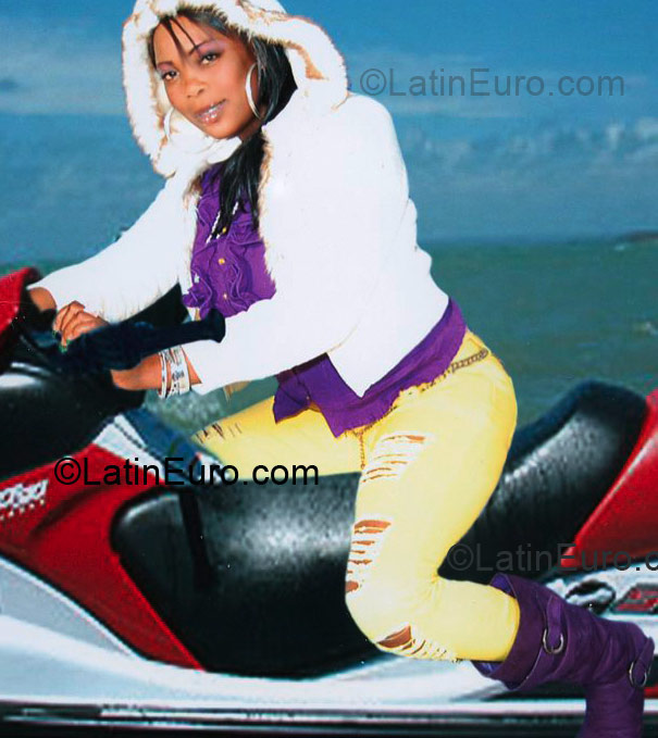 Date this sultry Jamaica girl Samantha from Manchester JM39