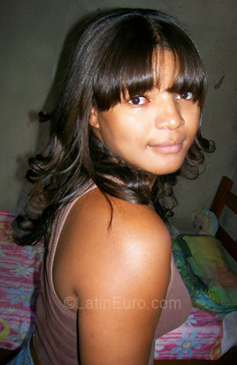 Date this attractive Brazil girl Gislene from Minacu BR1589