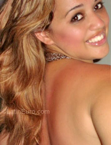 Date this athletic Brazil girl Sonara from Cariacica BR1820