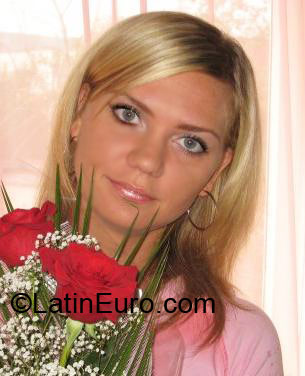 Date this good-looking France girl Ritka from Paris FR51