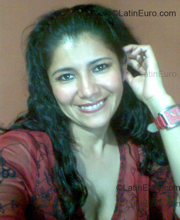 Date this charming Peru girl Patricia from Huanuco PE148