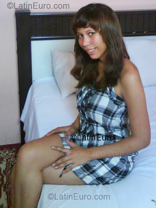 Date this voluptuous Brazil girl Hilary from Salvado BR2008